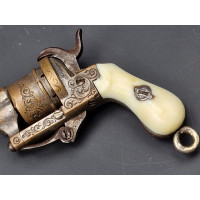 Armes de Poing MINUSCULE REVOLVER A BROCHE CALIBRE 2MM EN BRONZE DE  BIJOUTIER  VERS 1870  -  FRANCE XIXè {PRODUCT_REFERENCE} - 