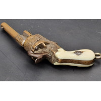 Armes de Poing MINUSCULE REVOLVER A BROCHE CALIBRE 2MM EN BRONZE DE  BIJOUTIER  VERS 1870  -  FRANCE XIXè {PRODUCT_REFERENCE} - 