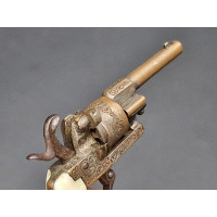 Armes de Poing MINUSCULE REVOLVER A BROCHE CALIBRE 1MM EN BRONZE ARGENTE  PENDENTIF  DE  BIJOUTIER  VERS 1870  -  FRANCE XIXè {P