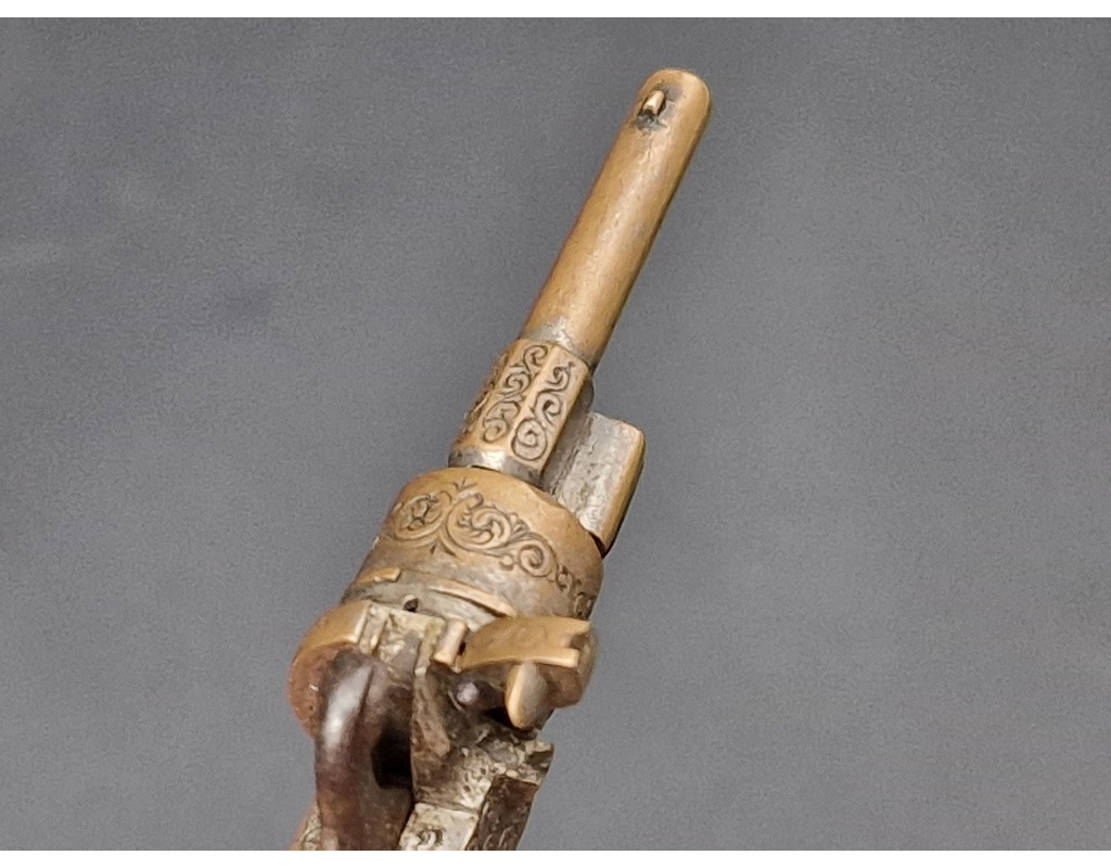 Armes de Poing MINUSCULE REVOLVER A BROCHE CALIBRE 2MM EN BRONZE DE  BIJOUTIER  VERS 1870  -  FRANCE XIXè {PRODUCT_REFERENCE} - 