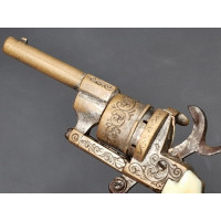 Armes de Poing MINUSCULE REVOLVER A BROCHE CALIBRE 1MM EN BRONZE ARGENTE  PENDENTIF  DE  BIJOUTIER  VERS 1870  -  FRANCE XIXè {P