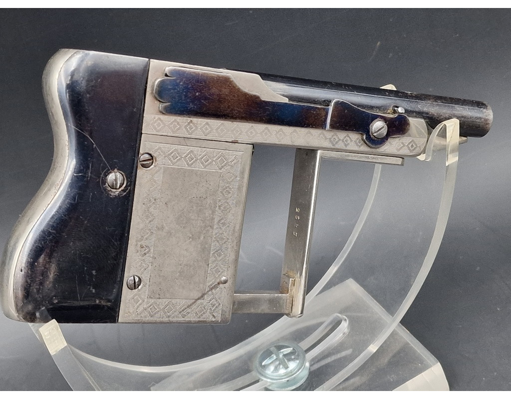 Armes de Poing PISTOLET LE MERVEILLEUX de Jacques ROUCHOUSE Calibre 8 mm  PALM PISTOL SQUEZZER -  FRANCE XIXè {PRODUCT_REFERENCE